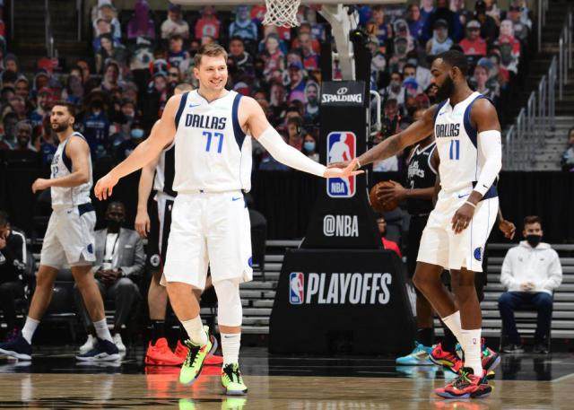 虎扑社区-30+3双带队强势击败快艇 东契奇主角光环再度降临